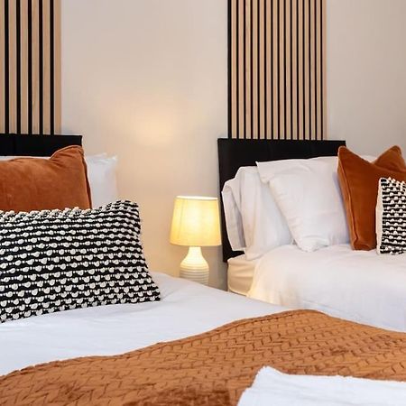 Railway House - Central Warrington - Sleeps 6 Экстерьер фото