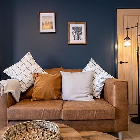 Railway House - Central Warrington - Sleeps 6 Экстерьер фото