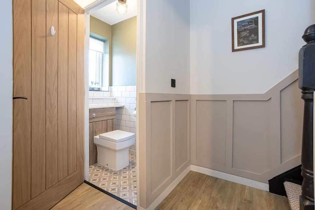 Railway House - Central Warrington - Sleeps 6 Экстерьер фото