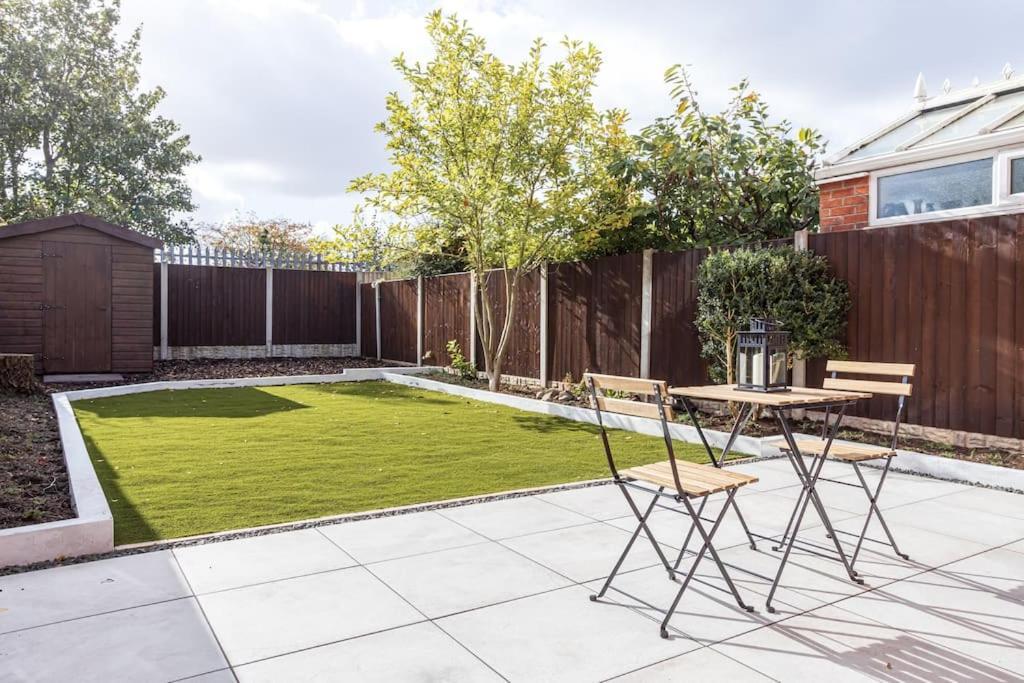 Railway House - Central Warrington - Sleeps 6 Экстерьер фото